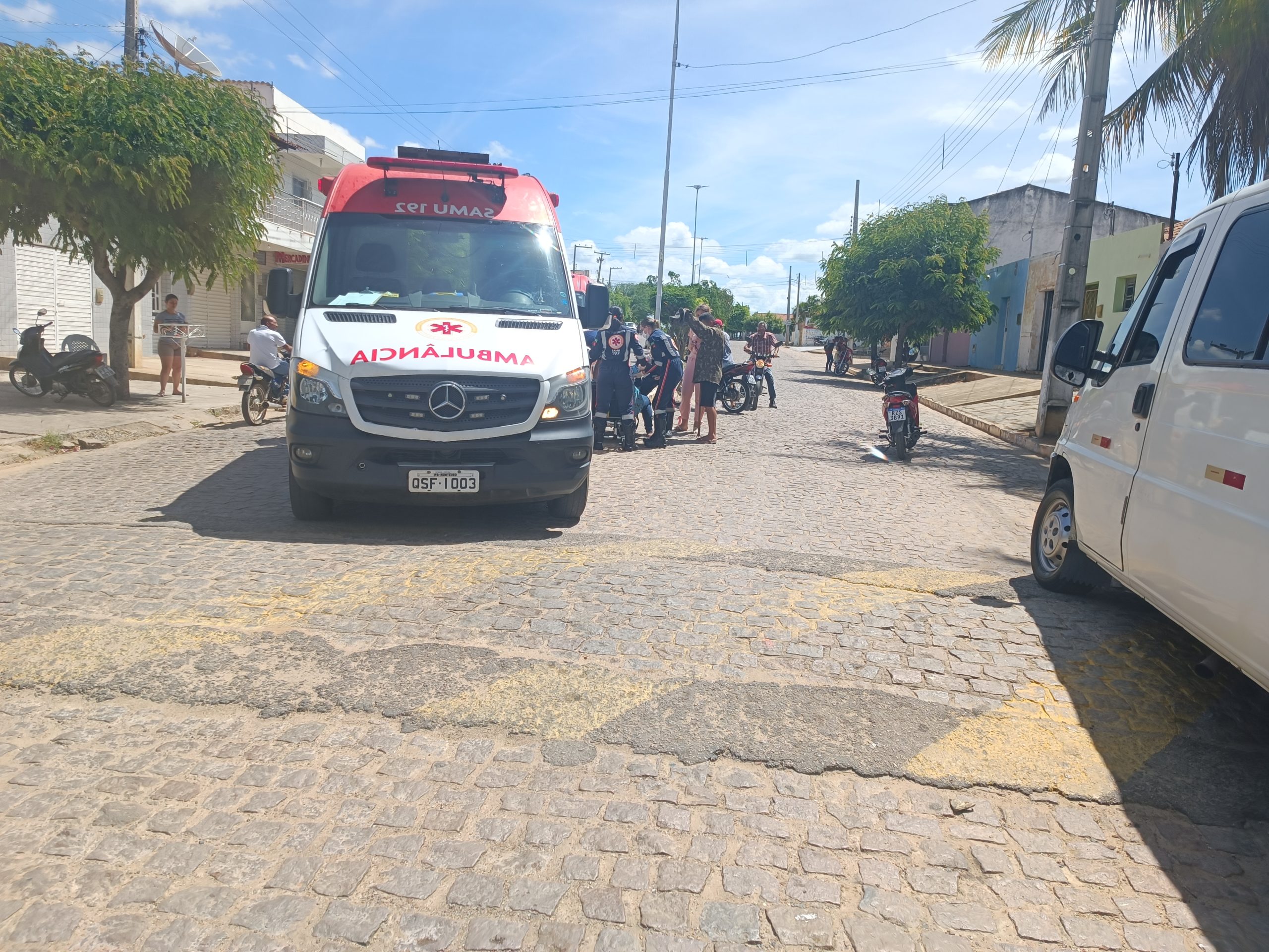 IMG_20221226_125838-scaled Mulher fica ferida após perder controle de motocicleta em Monteiro