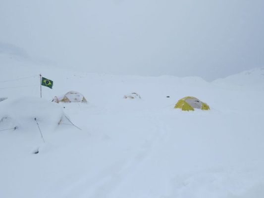 folha-de-pernambuco-12-533x400 Expedição brasileira vai à Antártida para pesquisar sobre danos ambientais