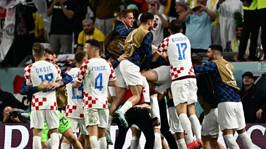 jogadores-da-croacia-comemoram-gol-sobre-o-brasil-na-copa-1670607392359_v2_900x506.jpg Brasil perde para a Croácia nos pênaltis, mantém fantasma contra europeus vivo e dá adeus à Copa do Mundo