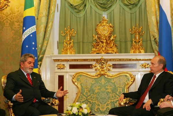 lula_e_putin-599x400 Lula diz que conversou com Putin e que Brasil busca 'mundo sem fome e com paz'