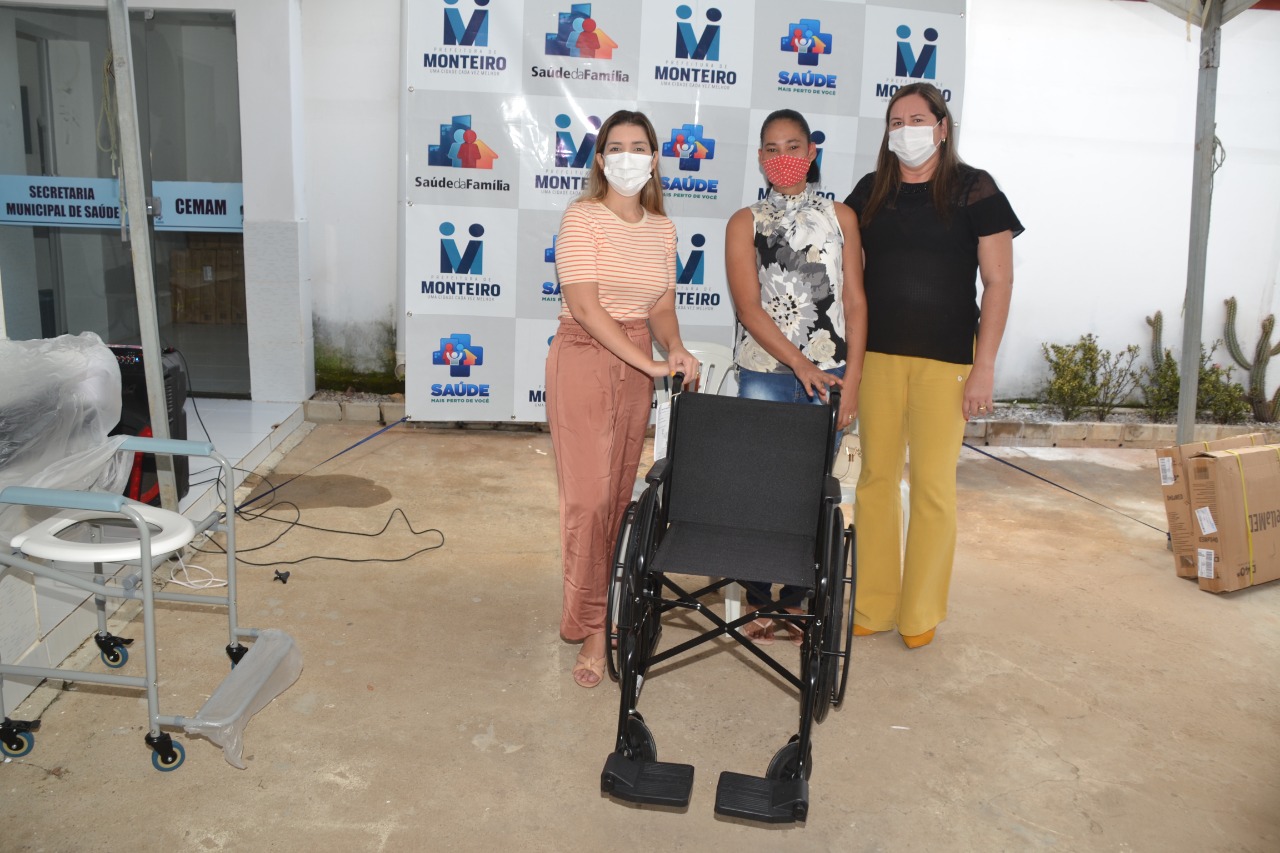 orteses-13 Secretaria de Saúde de Monteiro entrega órteses como cadeira de rodas e de banho para pacientes