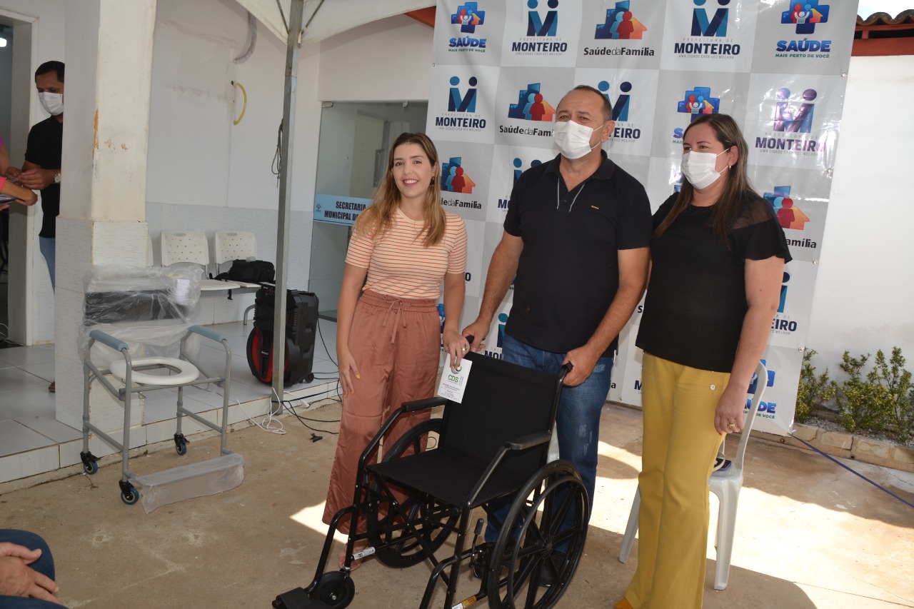 orteses-16 Secretaria de Saúde de Monteiro entrega órteses como cadeira de rodas e de banho para pacientes