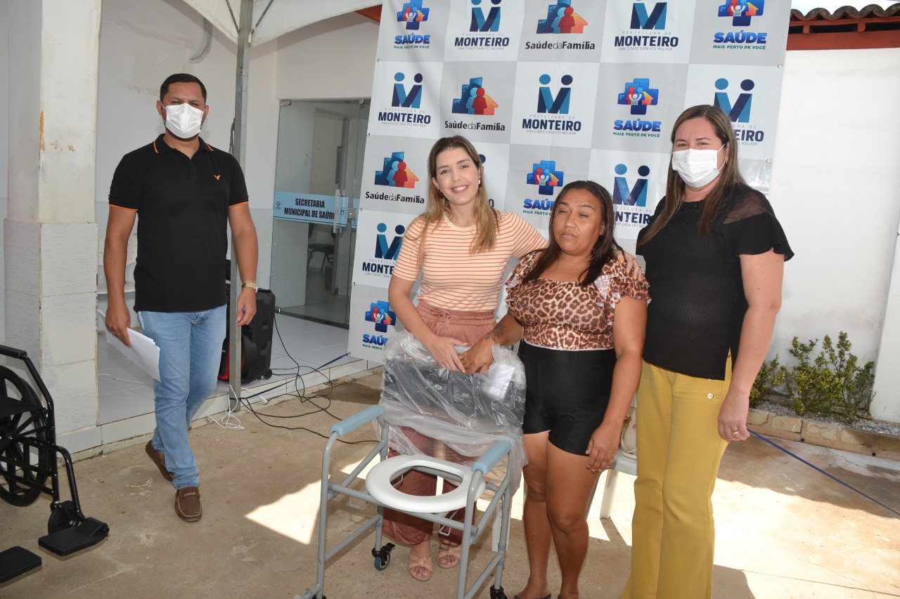 orteses-17 Secretaria de Saúde de Monteiro entrega órteses como cadeira de rodas e de banho para pacientes