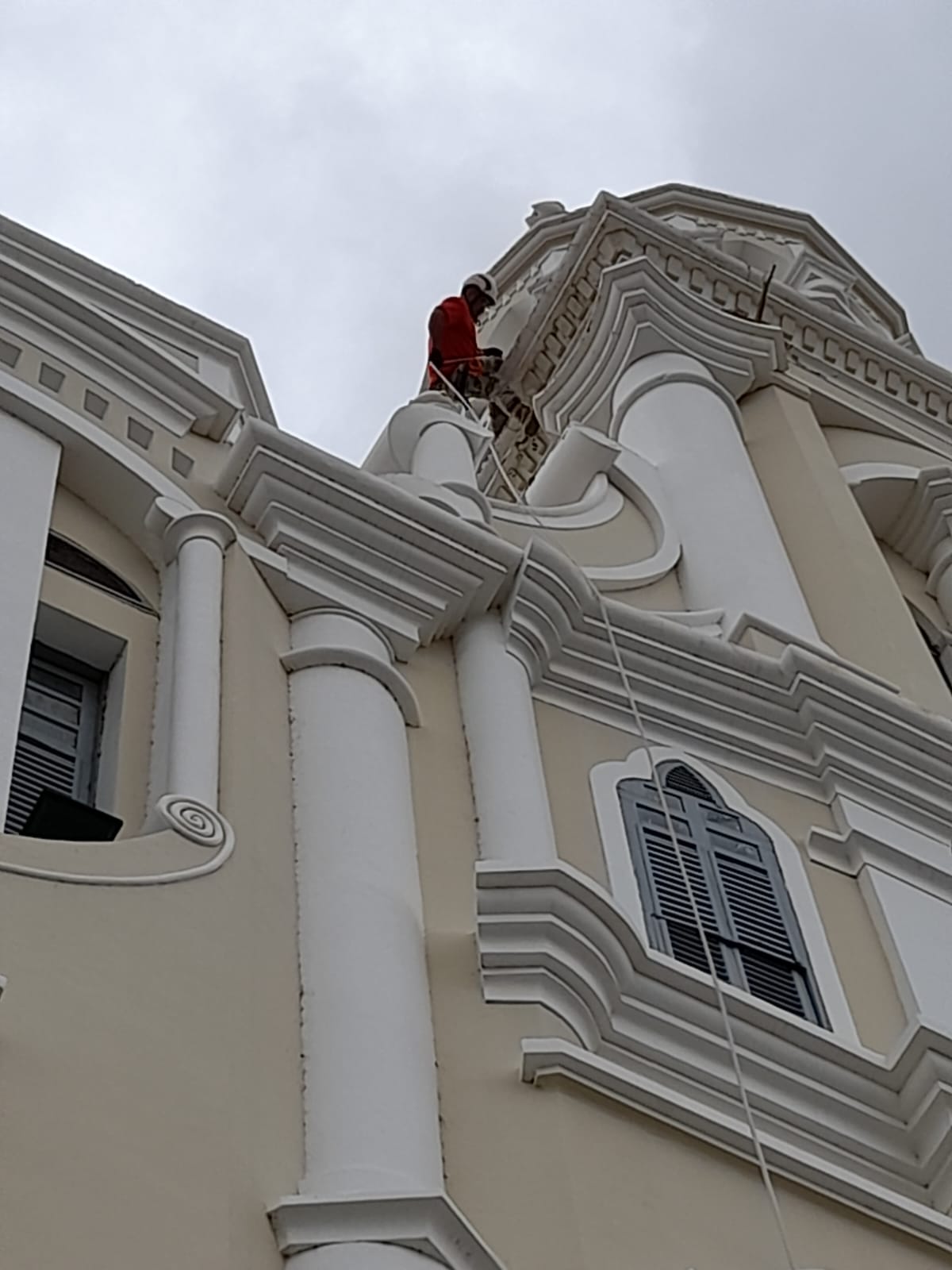 IMG-20230131-WA0128 Bombeiros retiram árvore da torre da igreja de Nossa Senhora das Dores em Monteiro