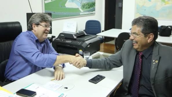 JOAO-AZEVEDO-ADRIANO-GALDINO João dá como certa reeleição de Galdino na presidência da ALPB nos dois biênios
