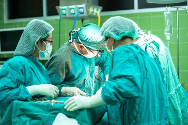 cirurgia_medicos_hospital_foto_pixabay-599x400 Opera Paraíba Pediátrico começa com cirurgias de hérnia e fimose e atenderá outras especialidades para crianças