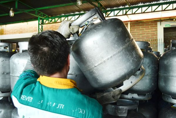 gas_de_cozinha-599x400 Preço do gás de cozinha será reajustado a partir do dia 1º de fevereiro e pode passar de R$ 120 na Paraíba