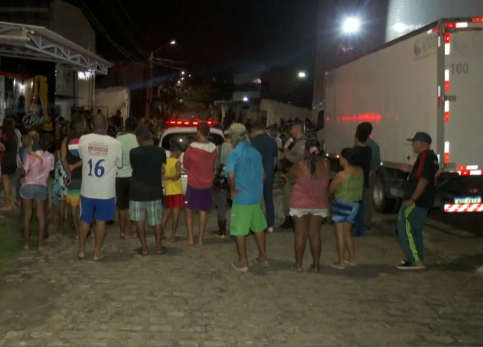 homicidio-bairro-dos-novais Homem é morto por dupla com quase 30 tiros na calçada de casa na PB