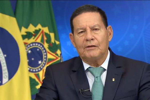 mourao2-599x400 Mourão: Brasil muda de governo a partir de janeiro, mas não de regime