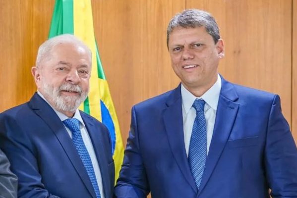 whatsapp-image-2023-01-11-at-151434-599x400 Após reunião, Lula publica foto com Tarcísio e mensagem com nome da coligação de Bolsonaro