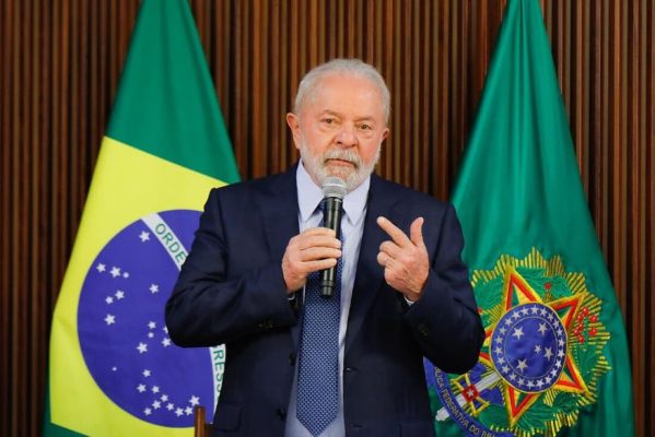 337y7vj-preview-1-599x400 Lula diz que cogita reeleição em caso de 'situação delicada' no país