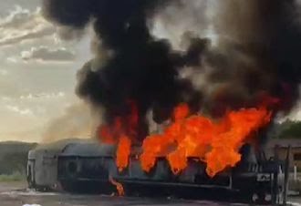 csm_caminhao_combustivei_fogo_pb_a8f1ec4952 Caminhão-tanque carregado de combustível pega fogo na Paraíba; motorista morreu carbonizado