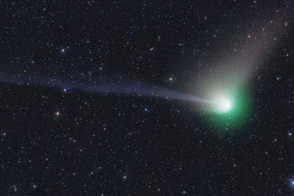 fn1rc-cxwaeou4t-599x400 Equipe de observatório usa 42 fotos para montar imagem do cometa verde em Bauru
