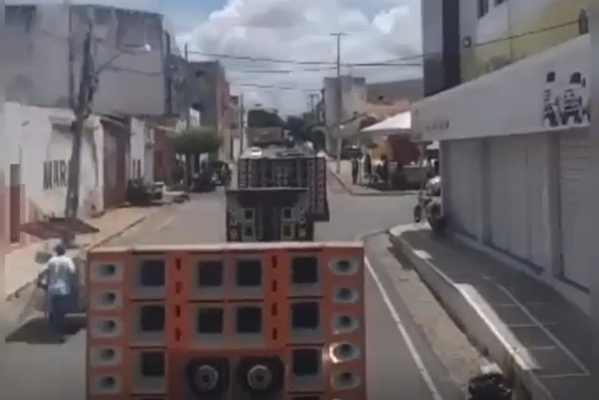 imagem_2023-02-11_190511318-599x400 Donos de paredões de som fazem protesto pedindo liberação de equipamentos em cidade da Paraíba