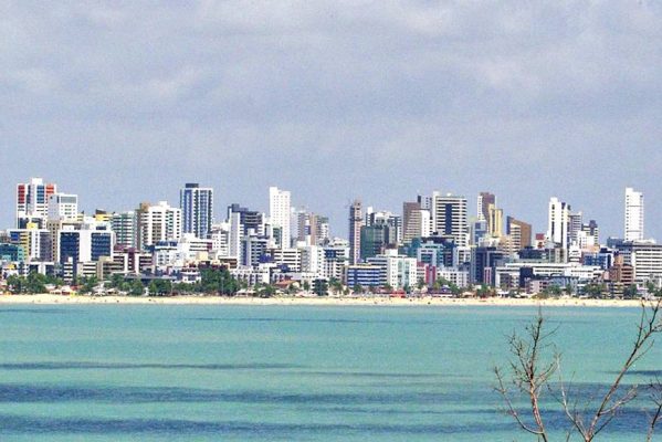 joao_pessoa_-_paraiba_-_brasil-cidade-mar-599x400 Pesquisa aponta que 98% dos turistas que visitaram a Paraíba em 2022 têm intenção de voltar