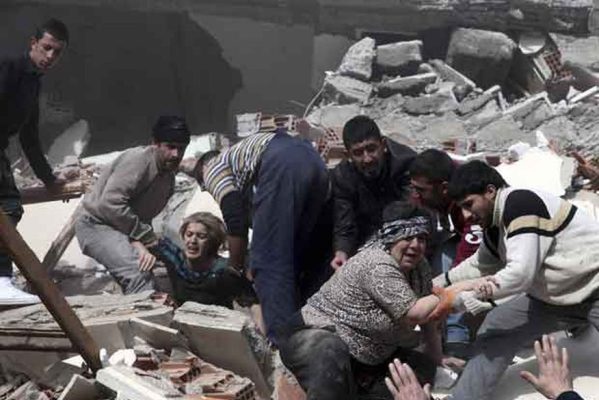mais-de-260-pessoas-morreram-na-turquia-599x400 Voo da FAB traz ao Brasil 17 sobreviventes de terremoto na Turquia
