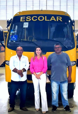 2-3 Prefeita Lorena recebe novo ônibus escolar e agradece ao governador João Azevêdo