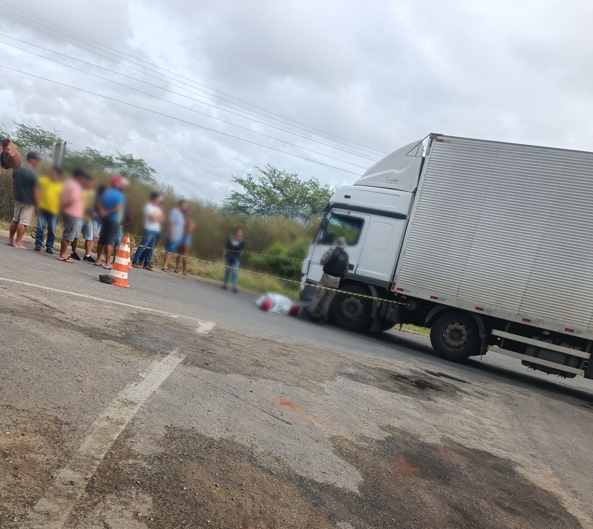 Point-Blur_Mar162023_082954 Homem morre após colisão entre moto e caminhão na BR-110, em Monteiro