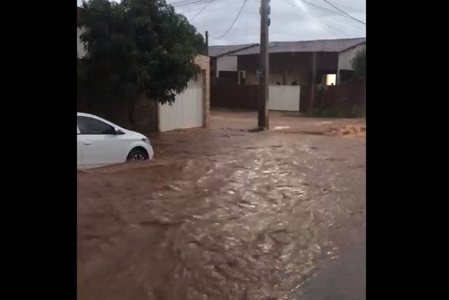 alagamento_catole_do_rocha Inmet alerta para chuvas intensas em mais de 100 municípios da Paraíba e Catolé do Rocha tem alagamento
