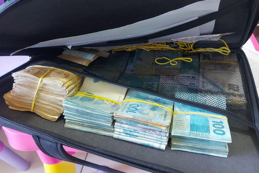 dinheiropf Mais de R$ 250 mil são apreendidos em casas de alvos de operação da PF contra desvios de recursos públicos, na Paraíba