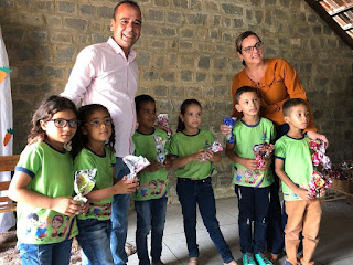 3 Prefeito Márcio Leite entrega ovos de Páscoa na rede municipal de Educação de SJ do Tigre