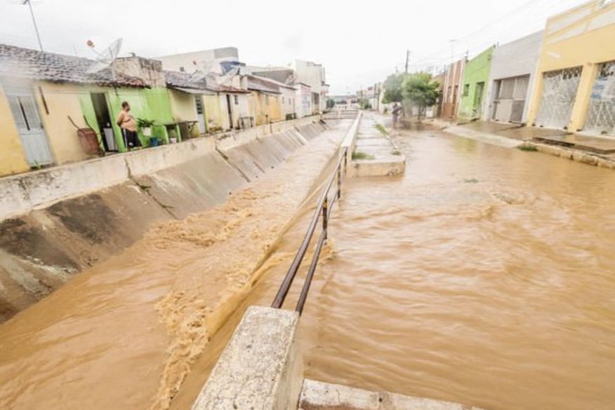Chuvas-2 Secretaria de Infraestrutura apela para população não jogar lixo nos bueiros para evitar alagamentos