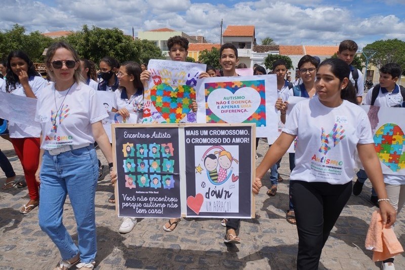 DSC05685-1 Grupo de Mães Mão que se Apoiam de São Sebastião do Umbuzeiro, realiza uma caminhada pela conscientização do Autista