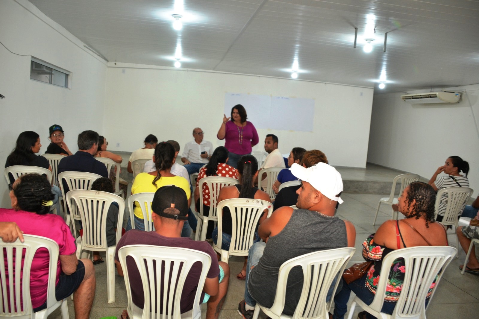 Feirantes11 Prefeitura de Monteiro realiza reunião com comerciantes da feira livre e anuncia novidades