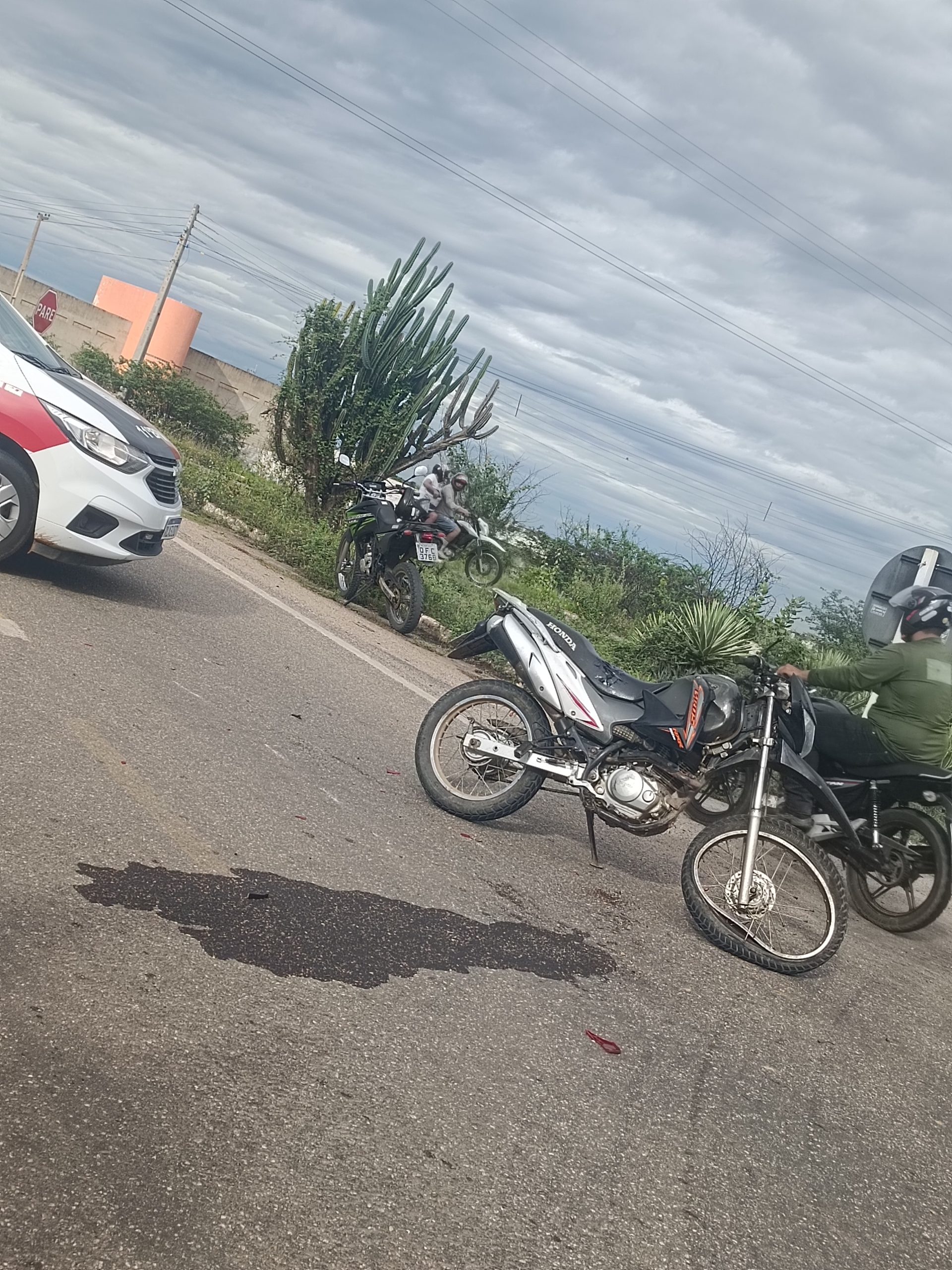 IMG_20230401_153946-scaled Colisão entre carro e moto deixa um homem ferido em Monteiro