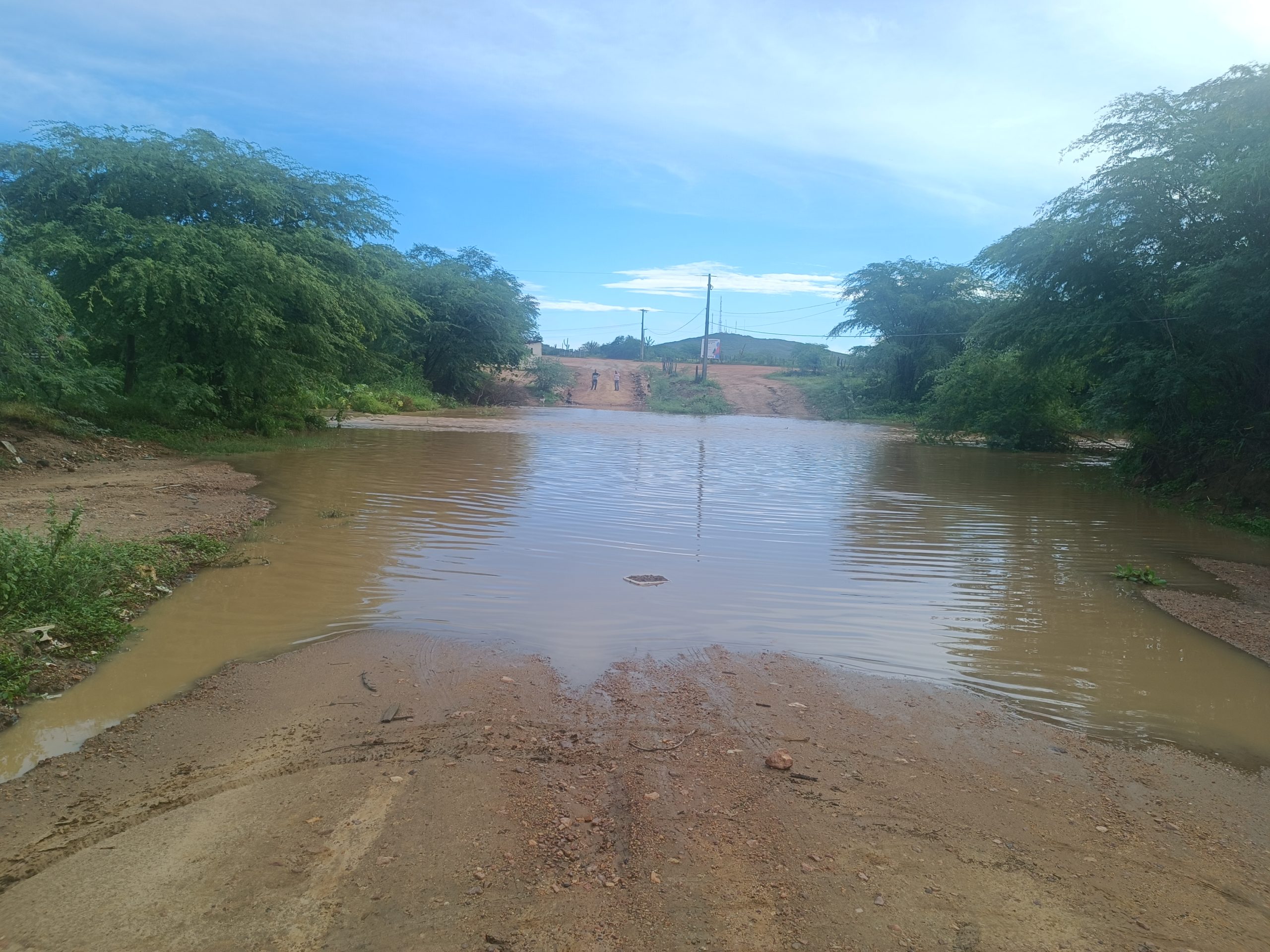 IMG_20230417_072729-scaled Fazenda Embrapa fica isolada após fortes chuvas em Monteiro