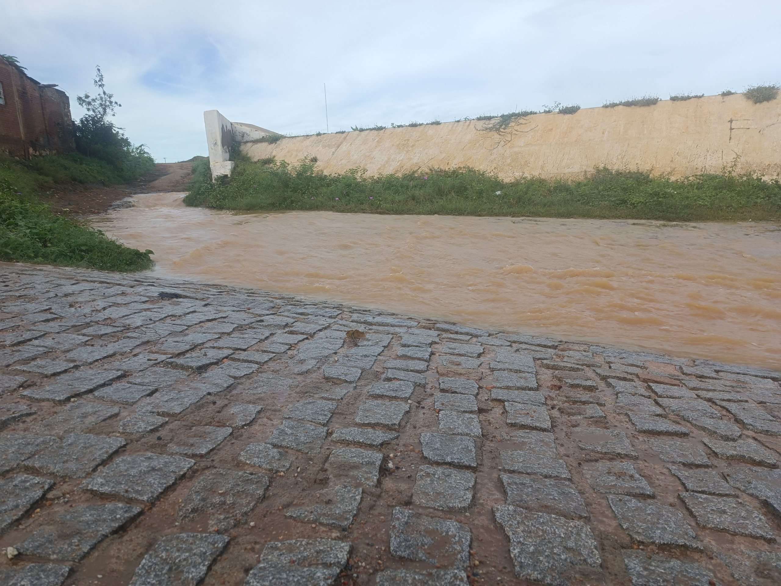 IMG_20230417_073115-scaled Fazenda Embrapa fica isolada após fortes chuvas em Monteiro