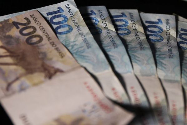 dinheirofotojosecruzagenciabrasil-599x400 Governo propõe salário mínimo de R$ 1.389 em 2024, sem aumento real