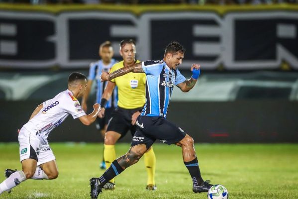 jogogremiocopadobrasilfotoreproducao-599x400 Copa do Brasil: Grêmio supera ABC por 2 a 0 no Frasqueirão
