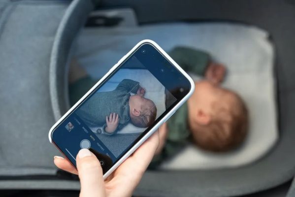 pexels-rodnae-productions-6849514-599x400 França quer proibir pais de postar fotos dos filhos nas redes sociais