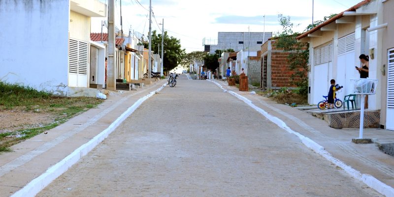 6-1 Cidade Trabalho: Prefeita Anna Lorena entrega mais uma rua pavimentada em Monteiro