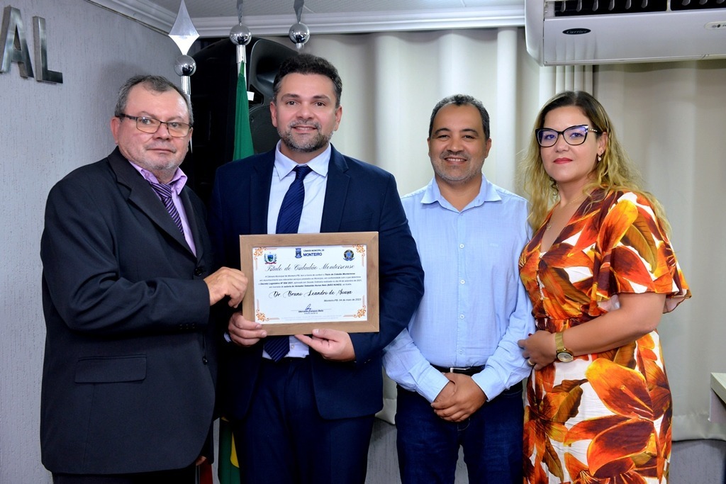 IMG-20230508-WA0239 Em cerimônia prestigiada, Câmara de Monteiro concede título de cidadão monteirense ao renomado médico Dr. Bruno Leandro
