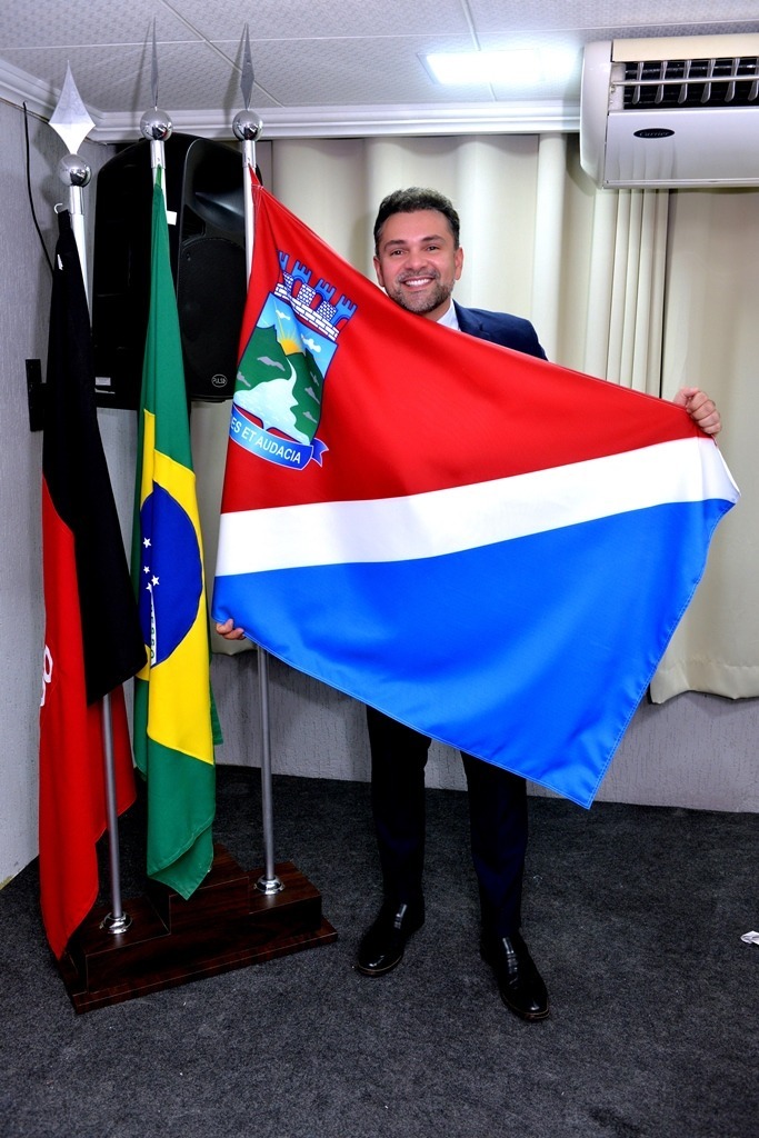 IMG-20230508-WA0242 Em cerimônia prestigiada, Câmara de Monteiro concede título de cidadão monteirense ao renomado médico Dr. Bruno Leandro
