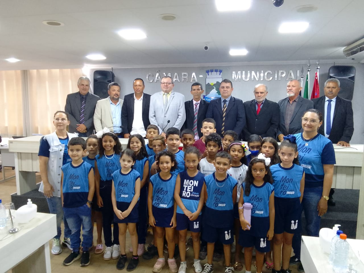 IMG-20230511-WA0067 Câmara de Monteiro recebe visita de alunos da escola municipal Santa Filomena durante sessão