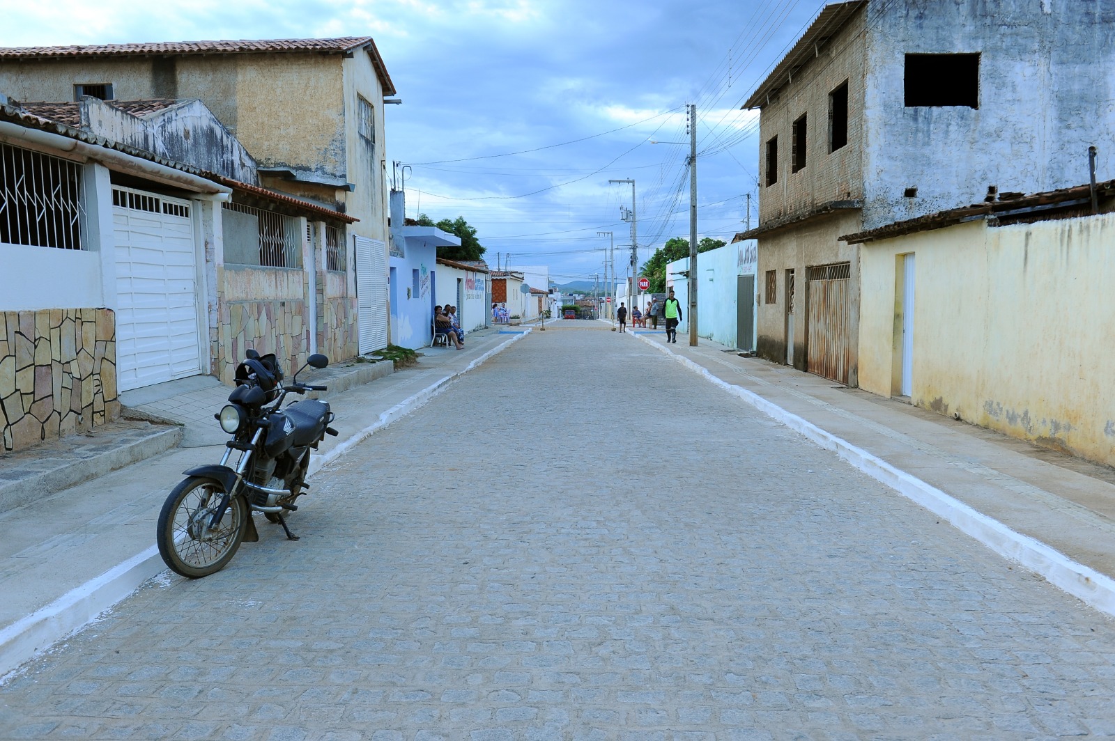 Pavimentacao-1 Cidade Trabalho: Prefeita Anna Lorena entrega mais uma rua pavimentada em Monteiro
