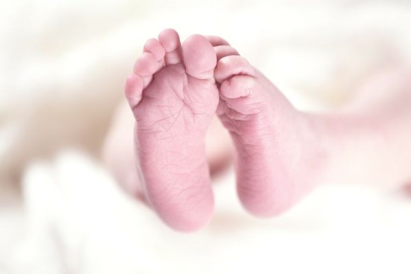 bebe_foto_pixabay-599x400 Bebê de dois meses tem leite injetado na veia em maternidade e morre após erro médico