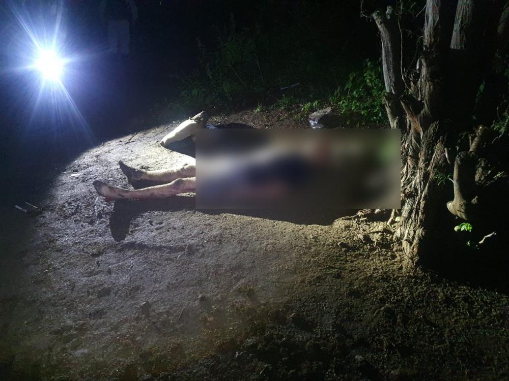 ea2523f6e0670cbf6481d48d3b834a5b Homem é morto a pedradas após ser colocado dentro de carro por grupo de suspeitos, na Paraíba