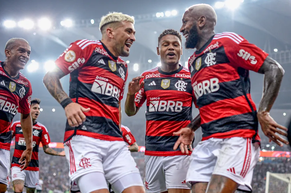 flageso Flamengo faz sufoco inicial do Vasco virar brisa e massacra com precisão, tabelas e olé