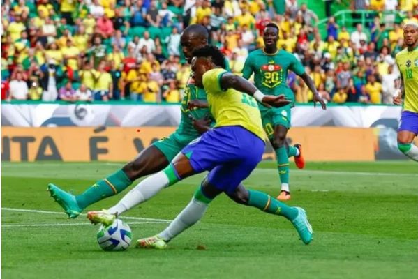 jogo_brasil_senegal-599x400 À espera de Ancelotti, Brasil perde de virada para Senegal e termina data Fifa em baixa