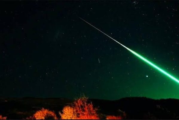 meteroro_luz_verde-599x400 Meteoro que emite 'luz verde' é visto em Minas Gerais, Goiás e São Paulo; assista