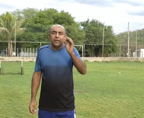 neno-1-1024x840-1-488x400 Ídolo do forró e ex-Magníficos, caririzeiro Neno é treinador de futebol em um projeto social