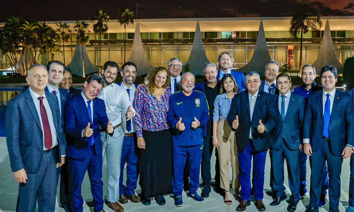 LULA-LIDERES PR Política Lula se reúne com Lira e líderes partidários no Palácio da Alvorada