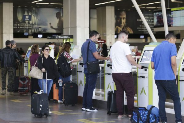 aeroporto_viagem_foto_antonio_cruz_agencia_brasil-599x400 Presidente da PBTur diz que passagens aéreas a R$ 200 ajudam a fortalecer turismo na Paraíba na baixa temporada