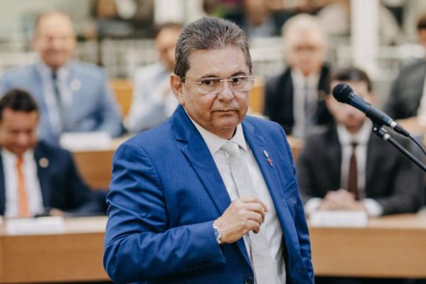cdfad33a38d1005c7a0797853d76addf-599x400 Concurso para Assembleia Legislativa da Paraíba deve ficar para 2024, prevê Adriano Galdino
