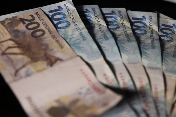muitodinheirofotojosecruzagenciabrasil-599x400 Banco do Brasil atinge R$ 1 bilhão em renegociações na primeira semana do 'Desenrola'