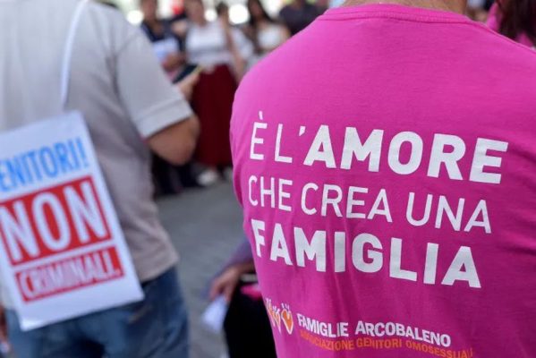 protesto_italia_foto_simona_granati_-_corbiscorbis_via_getty_images-599x400 Itália começa a remover nomes de mães lésbicas de certidões de nascimento